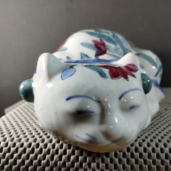 Vintage Chinese Hand Painted Porcelain Floral Sleeping Cat - Picture 9 of 11